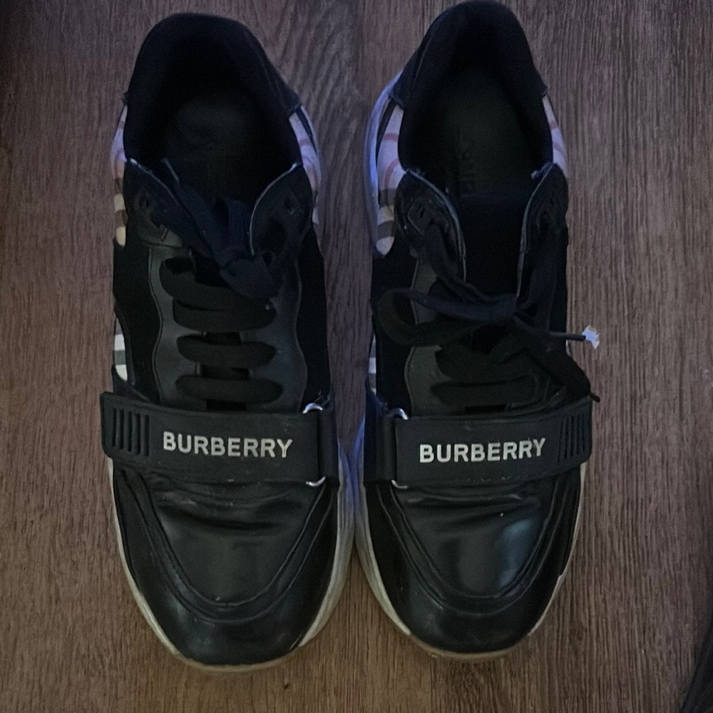 Burberry Black Sneakers Low-Top Minimalist Design